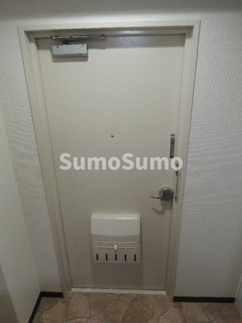 メゾンロージェの玄関