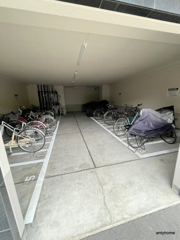 ヴェリテ新大阪　仲介手数料無料の駐車場