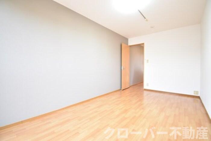 グレースタウン川津 Ａの内装|洋室７．６帖