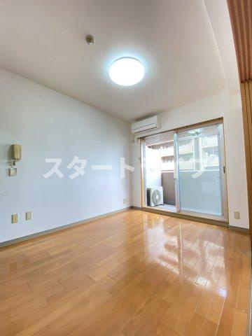 大阪市淀川区宮原２丁目の賃貸マンションの居間・リビング