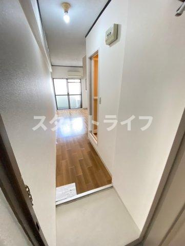 大阪市淀川区東三国５丁目の賃貸マンションの玄関