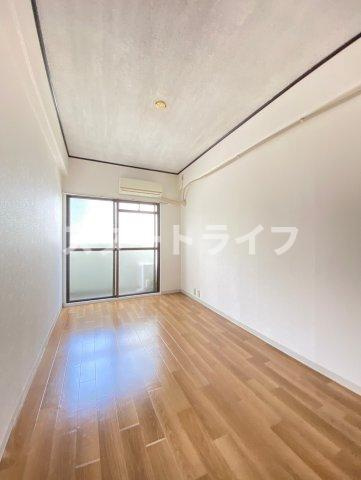 大阪市淀川区東三国５丁目の賃貸マンションの居間・リビング