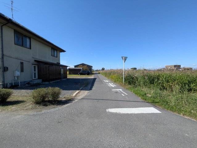 岡山市中区桑野 土地の前面道路含む現地写真|◆北側前面道路の幅員は3.3ｍです（※要セットバック）。