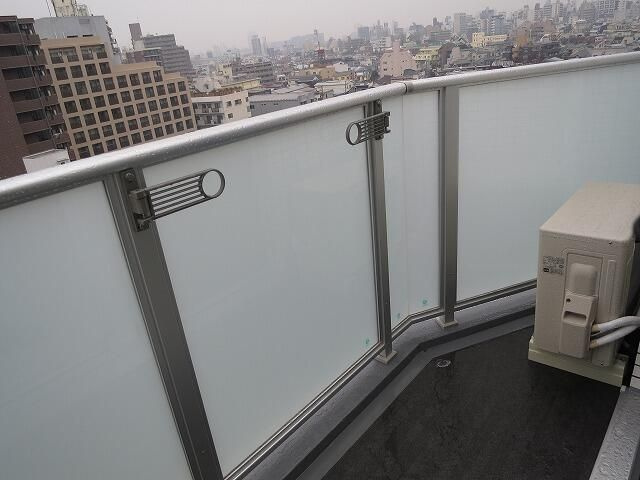 ラフィスタ池袋のバルコニー