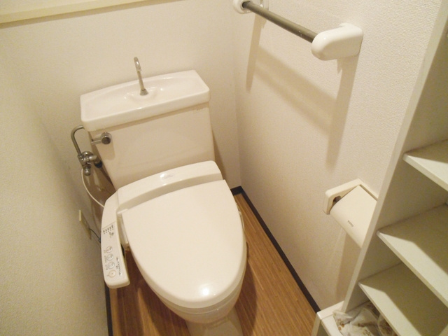 オーベルジュ桐ヶ丘のトイレ|温水洗浄便座付きです。