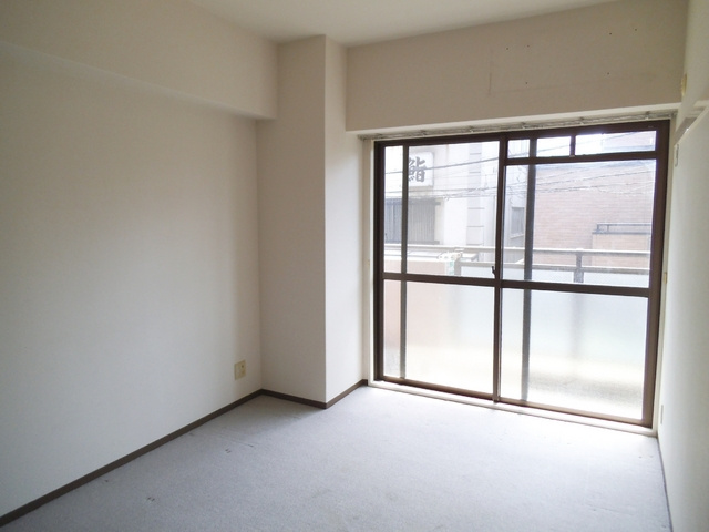 オーベルジュ桐ヶ丘の居間・リビング|とても日当たりの良いお部屋です。