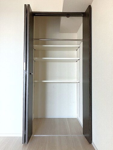 ライオンズ広島加古町の収納|洋室（約4.5畳）のクロゼット　※内装工事前