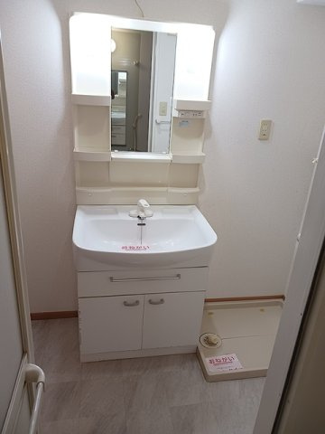 シェーネ・Ｆの洗面所|明るい洗面所です