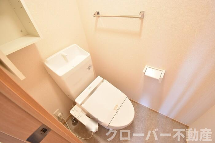 フローリーのトイレ|温水洗浄暖房便座