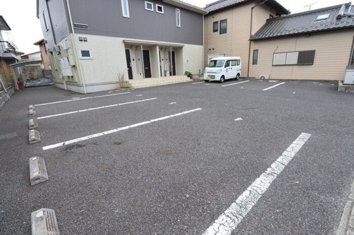 アンジューセオ　Aの駐車場
