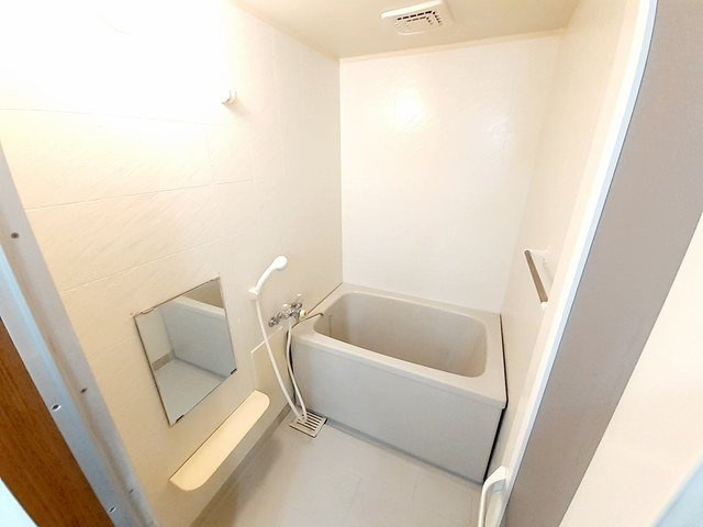 エスポアソールＢの浴室