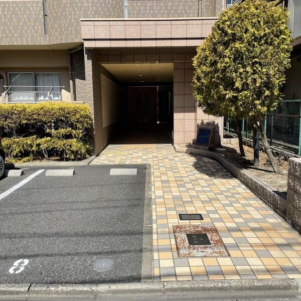 リヴィエール岩塚の駐車場