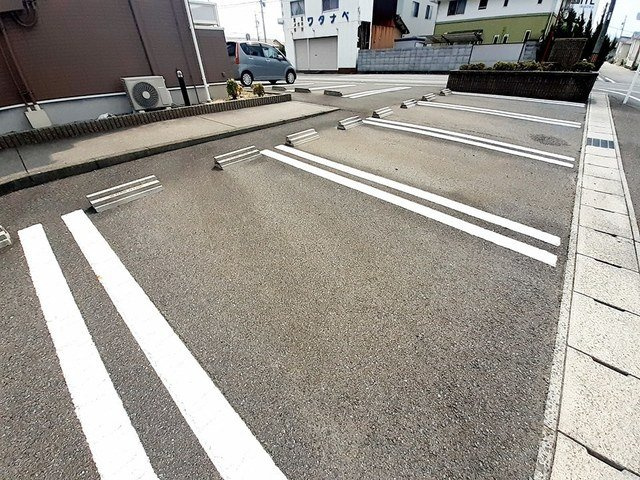 クロス　マウンテンの駐車場