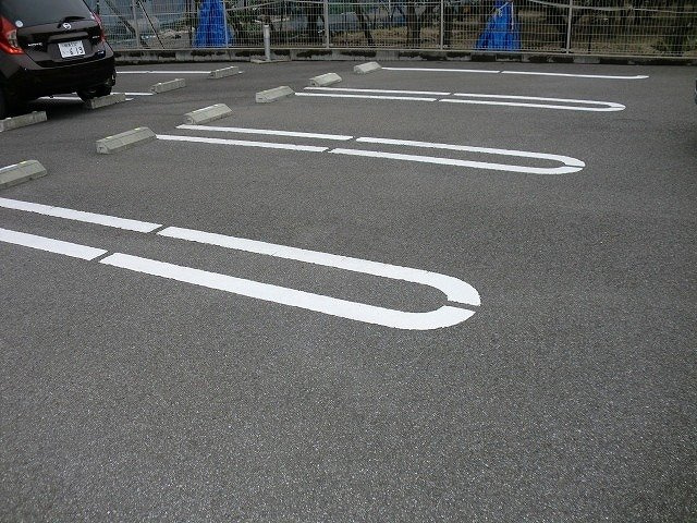 クライスフォーの駐車場