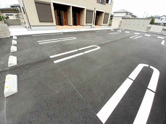 ツイルフィールドプラスの駐車場