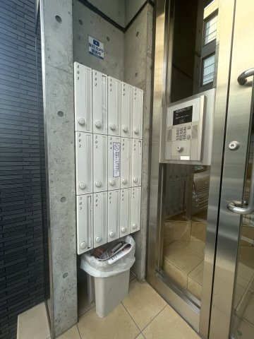 エクサム初台のエントランス