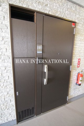 リブリ・アライの玄関