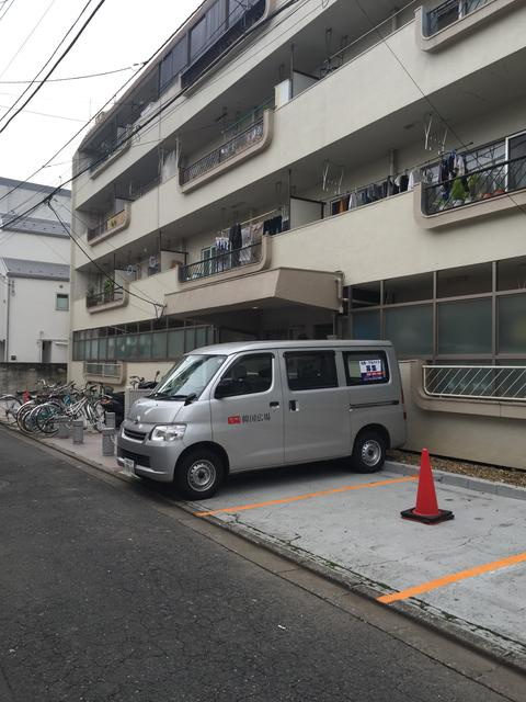 西新宿マンションの駐車場