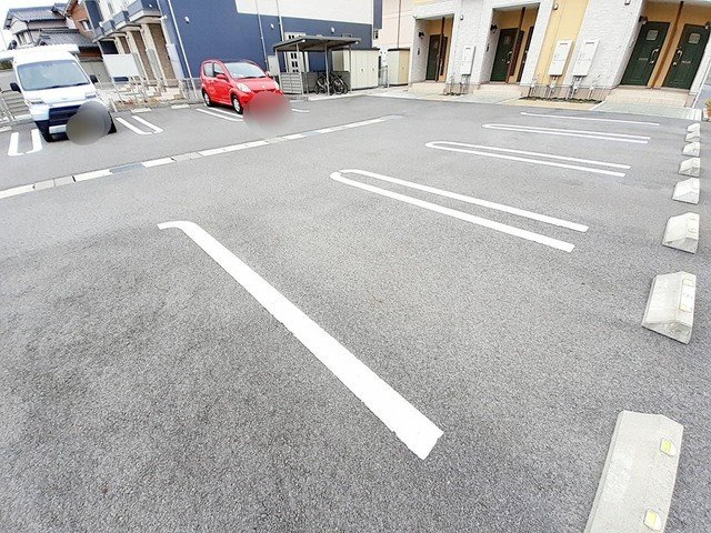 レーヴ・ルルの駐車場