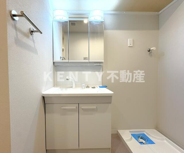 【洗面所】 | （Ｔ０３４）東京都大田区東馬込１－１１－４戸建 | 忙しい朝には欠かせない洗面所です