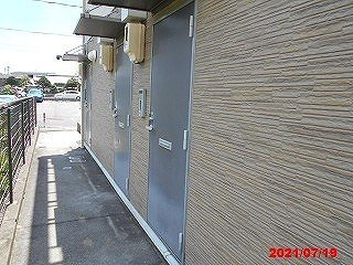 レオパレス八田の玄関