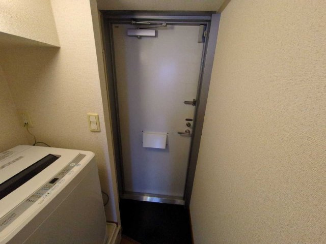 レオパレスＣＡＬＭＯの玄関