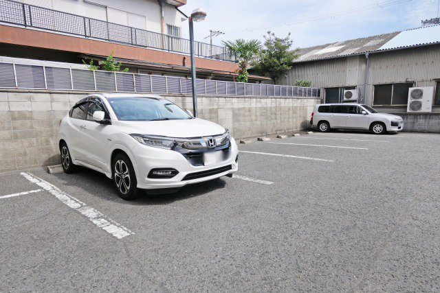 アドバンス渋川の駐車場