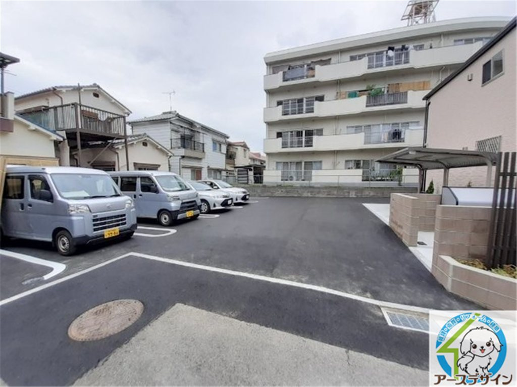 BLUMEvonHILLの駐車場