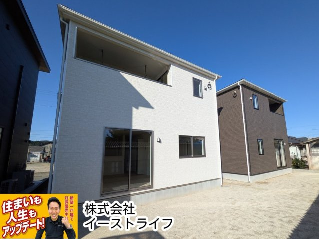 【新築戸建】　いわき市平泉崎第4の外観|同社施工外観写真　只今、建築中！12月完成予定です。住宅ローンや他にお借入がある方に関してのお悩みも、先ずはご相談ください。（担当：梶田）