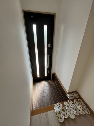 芦屋市翠ヶ丘町　テラスの玄関