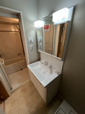 芦屋市翠ヶ丘町　テラスの洗面所