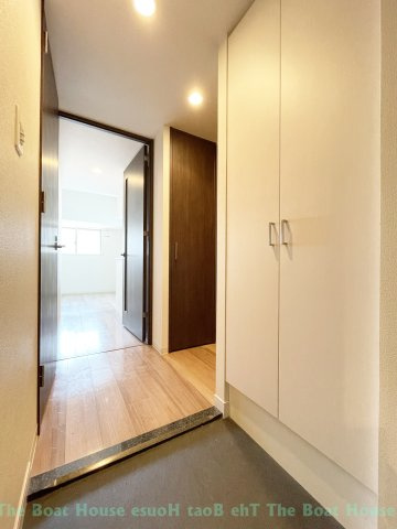 プレサンス金山デュアルの玄関