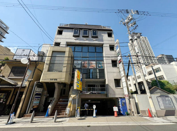 大阪市中央区東心斎橋１丁目の店舗事務所の外観