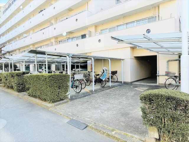 八王子スカイマンションの駐輪場|～駐輪スペースには屋根付き～