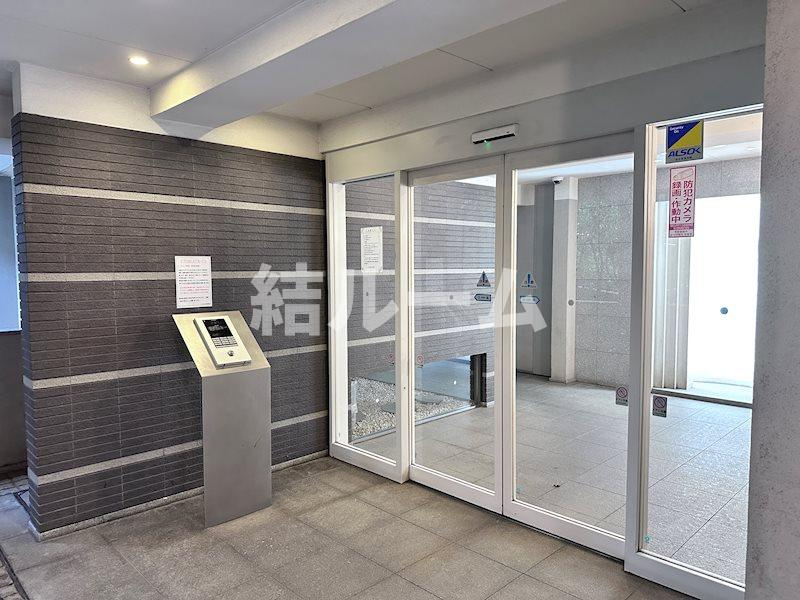 北区赤羽台３丁目の賃貸マンションのエントランス
