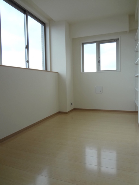 朝日マンションの寝室|６．３帖のダイニングキッチン