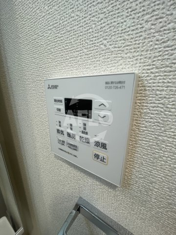 クレストコート江坂垂水町の洗面所|浴室乾燥機