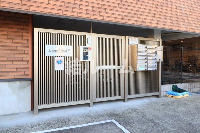 板橋区成増２丁目の賃貸マンションのエントランス
