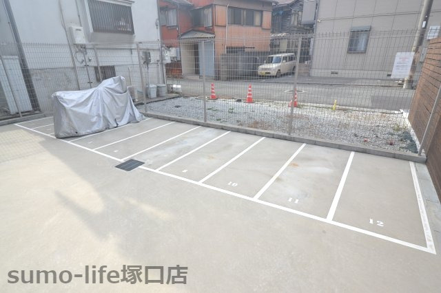 ディアコート野村の駐車場