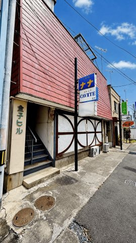 満室想定賃料 420万　想定利回り 72.4％　鉄骨造/陸屋根の外観