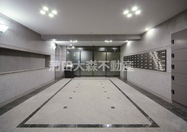 ルーブル東蒲田弐番館のエントランス|防犯カメラTVモニター付オートロック宅配BOXメールBOX管理人室　エントランス