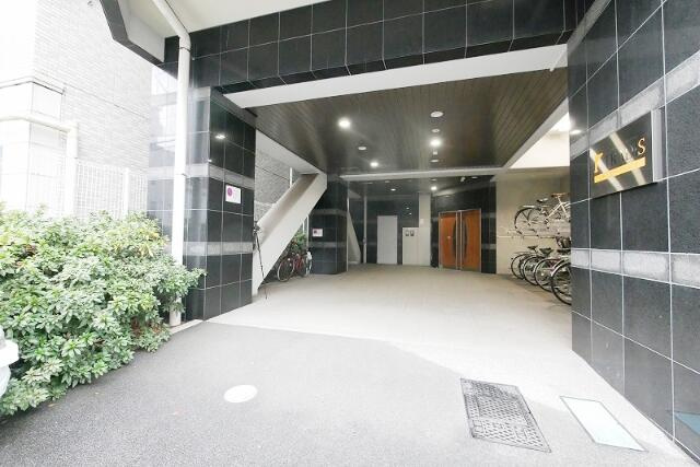 荒川区東日暮里５丁目の賃貸マンションのエントランス