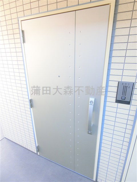 ラフィスタ平和島の玄関