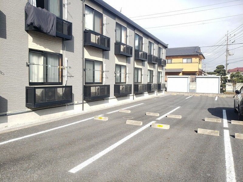 レオパレスくおれの駐車場