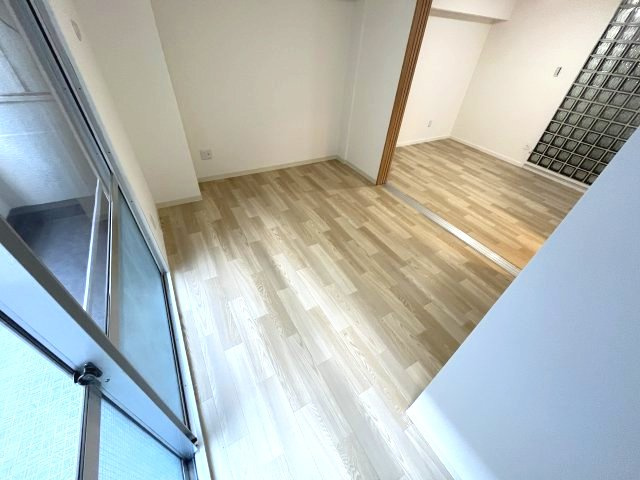 ウスヰマンションの洋室