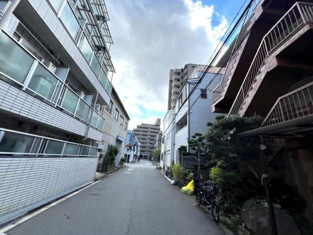 ウスヰマンションの駐車場