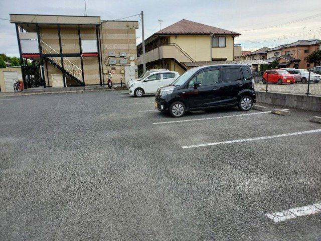 レオパレスセジュールの駐車場