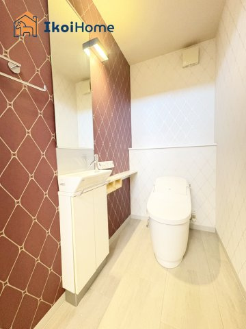 明石市大久保町福田1丁目　中古戸建のトイレ|【ホームページに現地動画掲載中】●年中無休：当日予約可●1階・2階ウォッシュレット付のお手洗い。