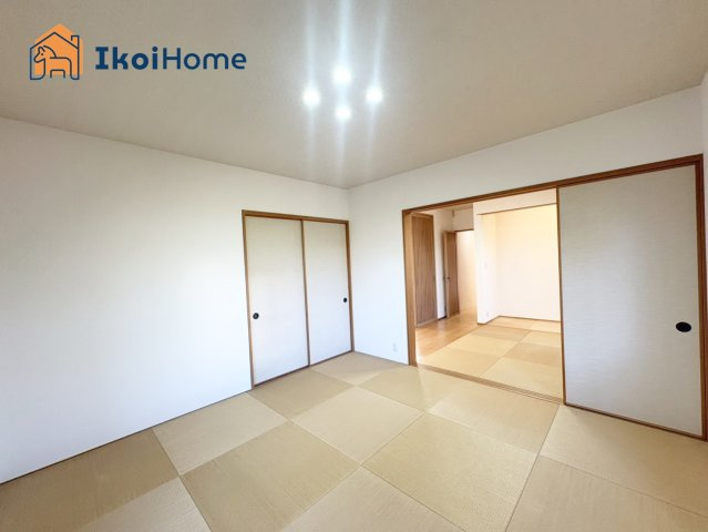明石市大久保町福田1丁目　中古戸建の寝室|【ホームページに現地動画掲載中】●年中無休：当日予約可●収納スペースも広い和室空間は非常に便利です。