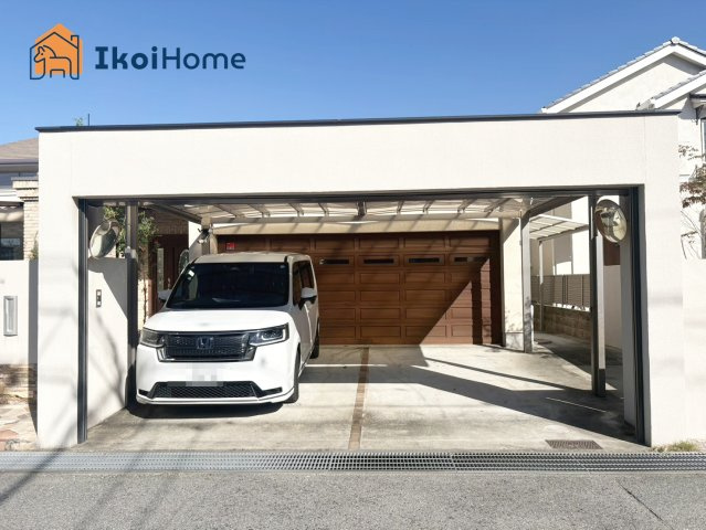 明石市大久保町福田1丁目　中古戸建の駐車場|【ホームページに現地動画掲載中】年中無休：当日予約可●屋根付駐車スペース最大４台可能！バイク自転車も